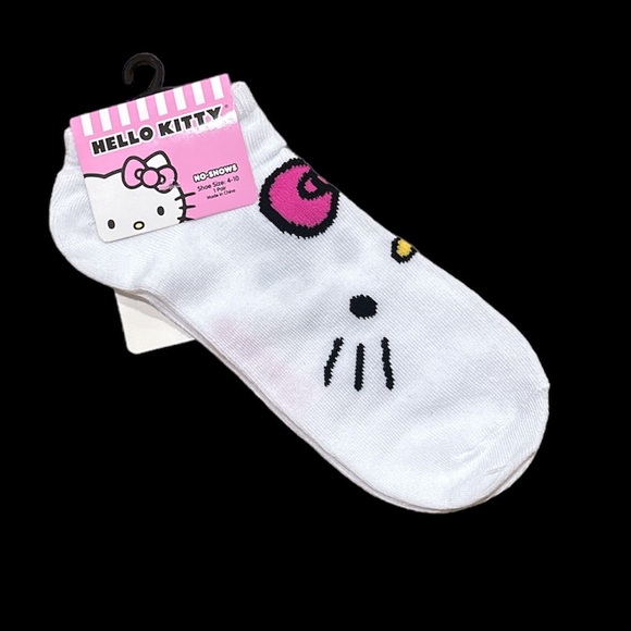 Sanrio Hello Kitty socks no-shows shoe size 4-10 2 pairs NWT - Picture 2 of 4